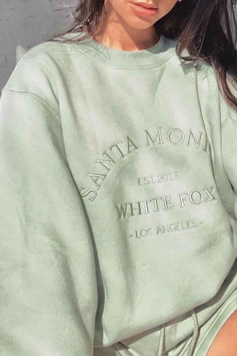 Tops casuales con cuello redondo y letras bordadas