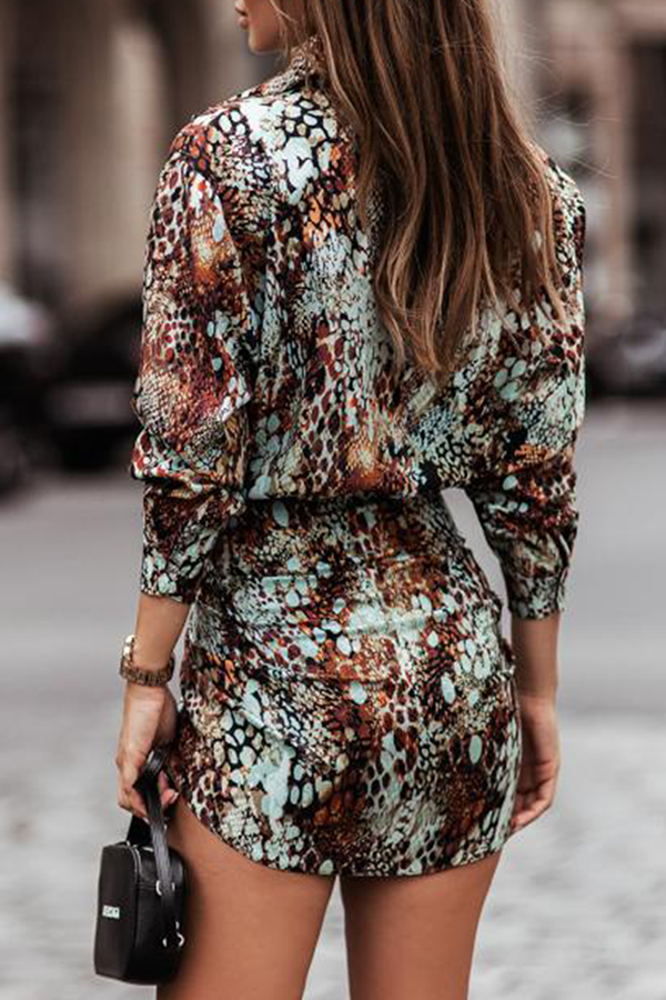 Vestidos de falda con cuello vuelto y cintura con diseño de correa y hebilla con estampado elegante a la moda
