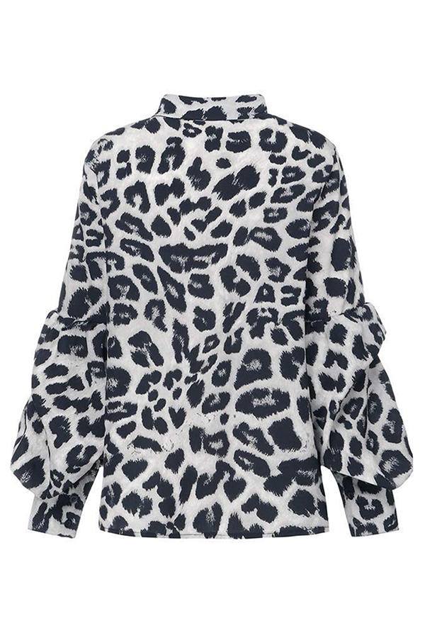 Tops con cuello vuelto y hebilla de leopardo