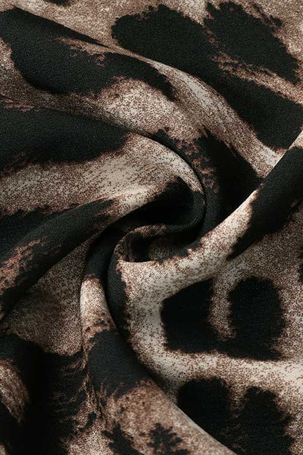 Tops con cuello vuelto y hebilla de leopardo