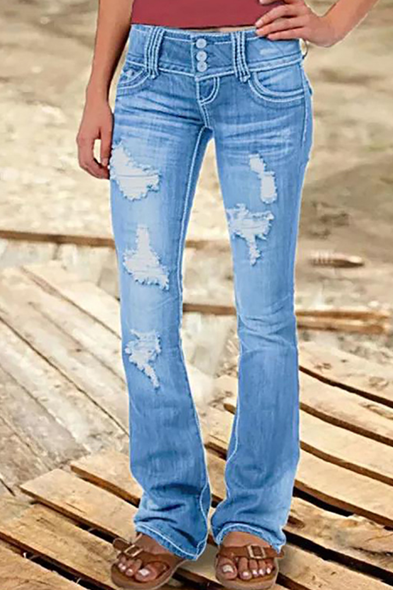 Vaqueros rasgados de tiro alto con corte de bota y diseño de patchwork callejero