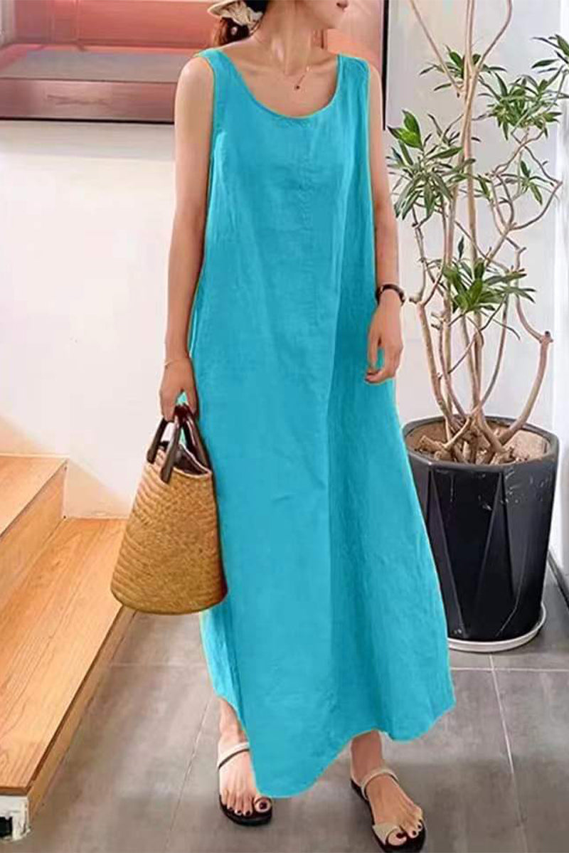 Vestido informal sencillo, liso, con bolsillos, cuello redondo y sin mangas.