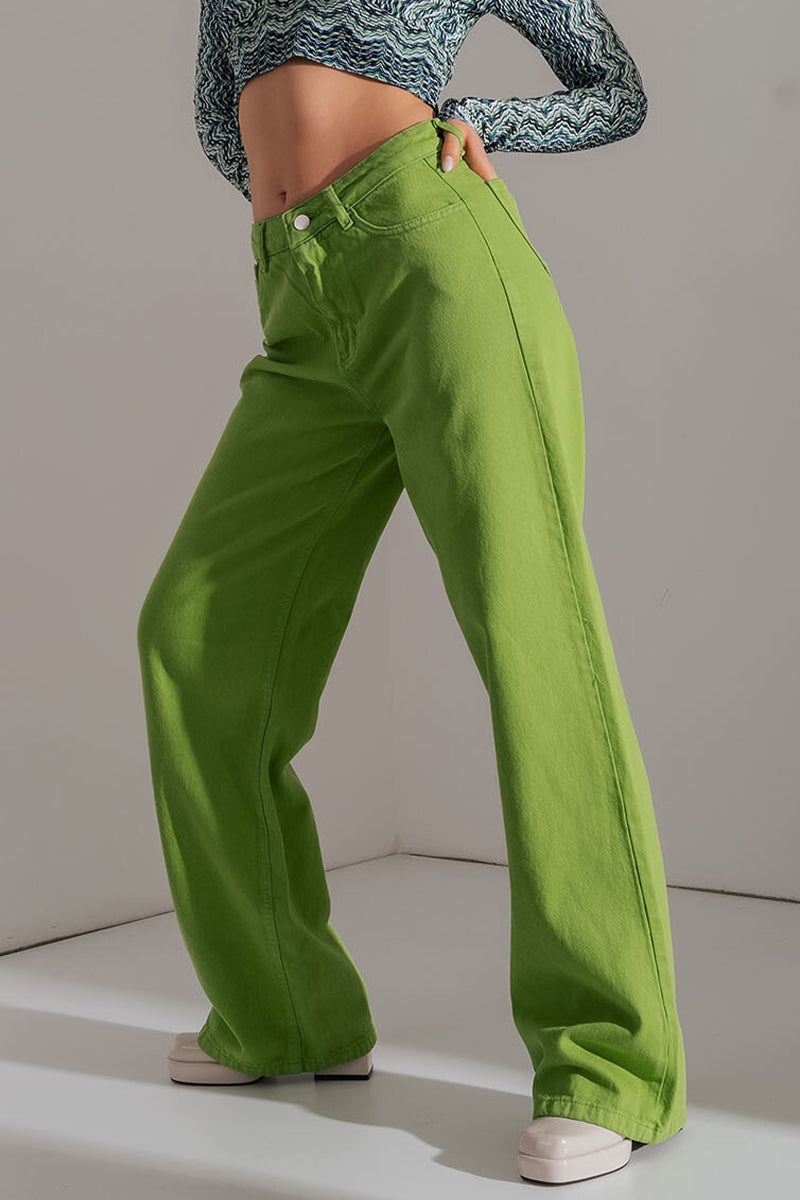 Vaqueros de mezclilla de cintura media con bolsillos lisos y sencillos de estilo casual