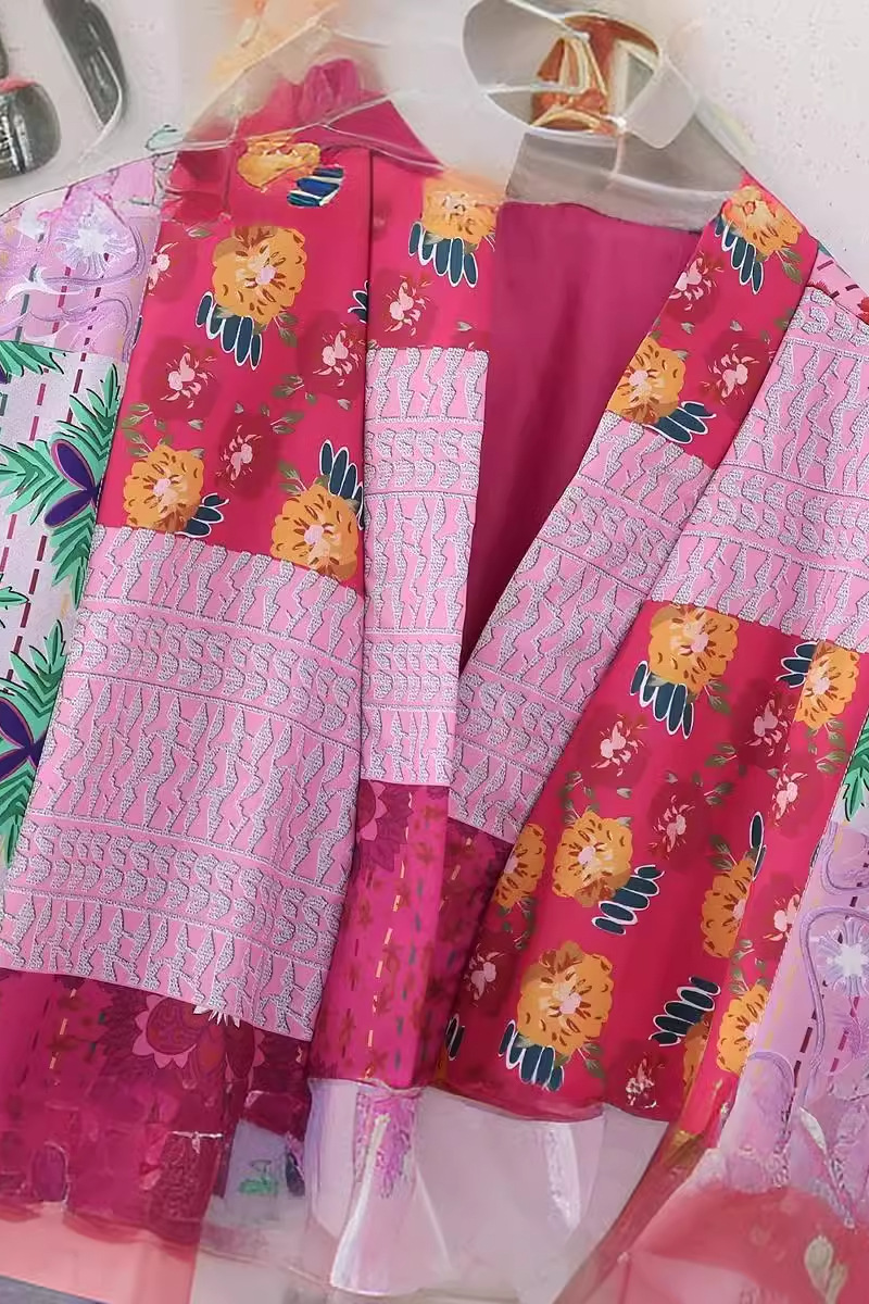 Tops casuales de calle con estampado floral, cordones, patchwork y cuello en V en contraste