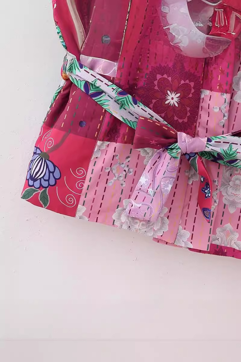 Tops casuales de calle con estampado floral, cordones, patchwork y cuello en V en contraste