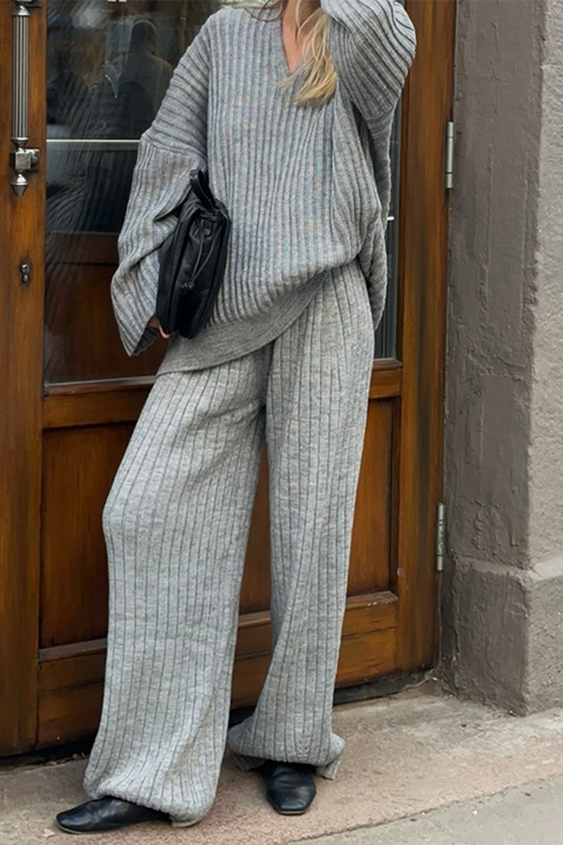 Conjunto informal de dos piezas con cuello en V, manga larga y diseño de agujeros en la calle (incluye bufanda) (3 colores)