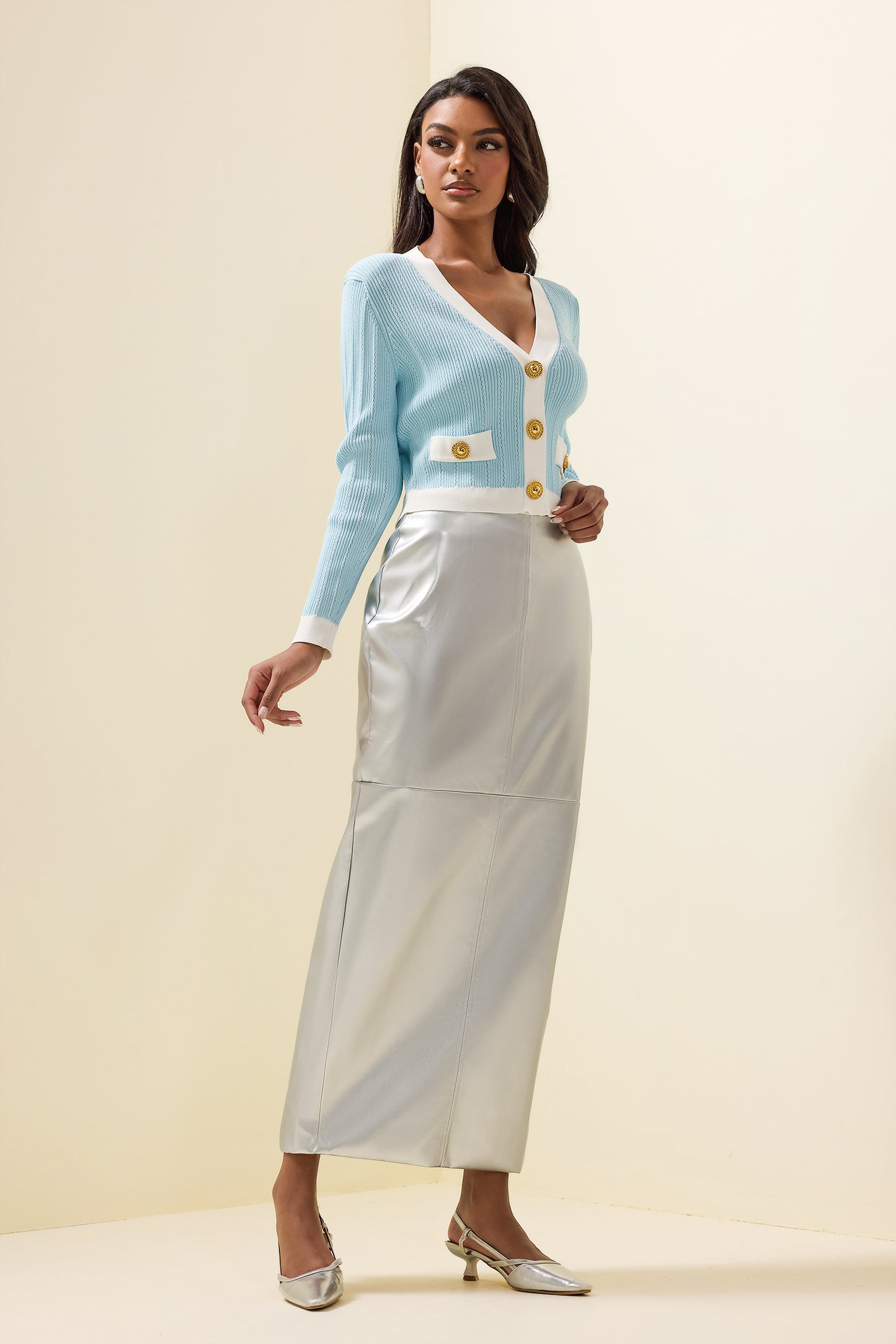 Falda midi de cuero con cintura alta y abertura