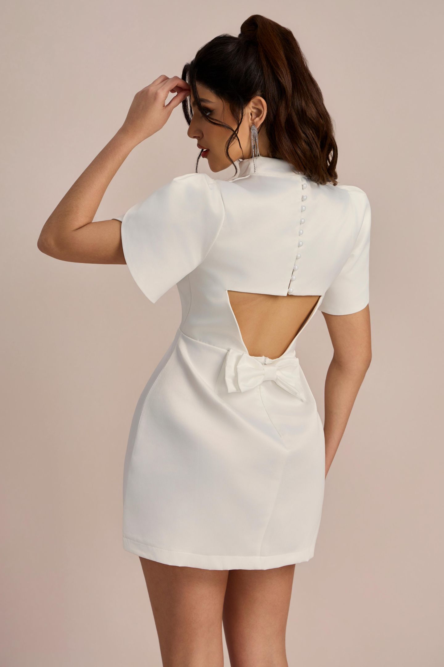 Vestido mini con lazo y aberturas Adela