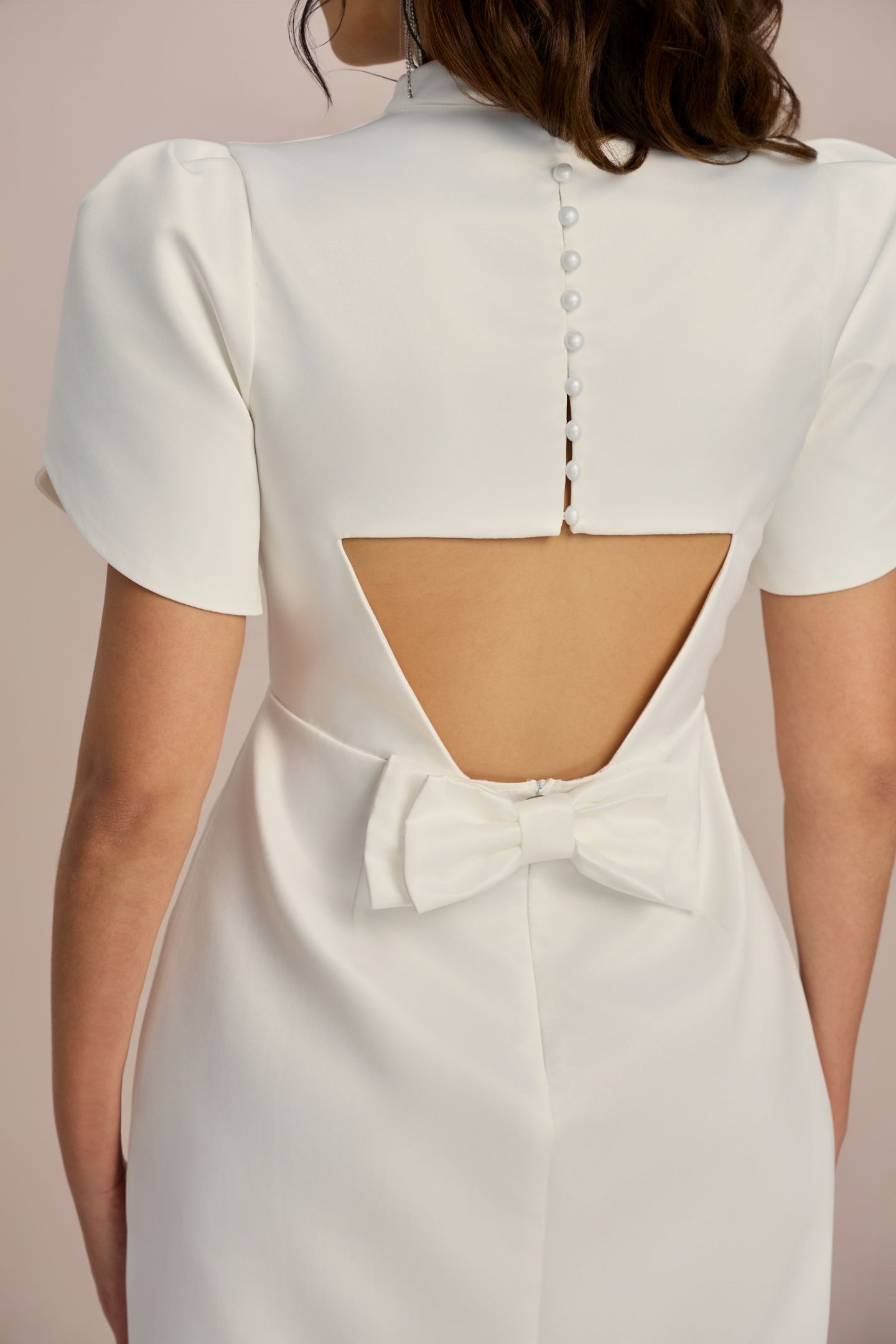 Vestido mini con lazo y aberturas Adela