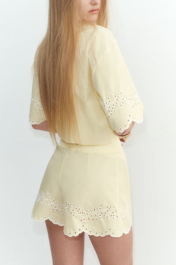 Conjunto de camisa abotonada con bordado hueco de encaje de verano y pantalones cortos holgados de tiro alto con limón