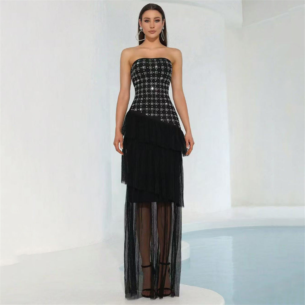 Vestido largo de fiesta con escote en V y tirantes finos, diseño de interés especial, con diamantes de imitación y costuras de malla sexy