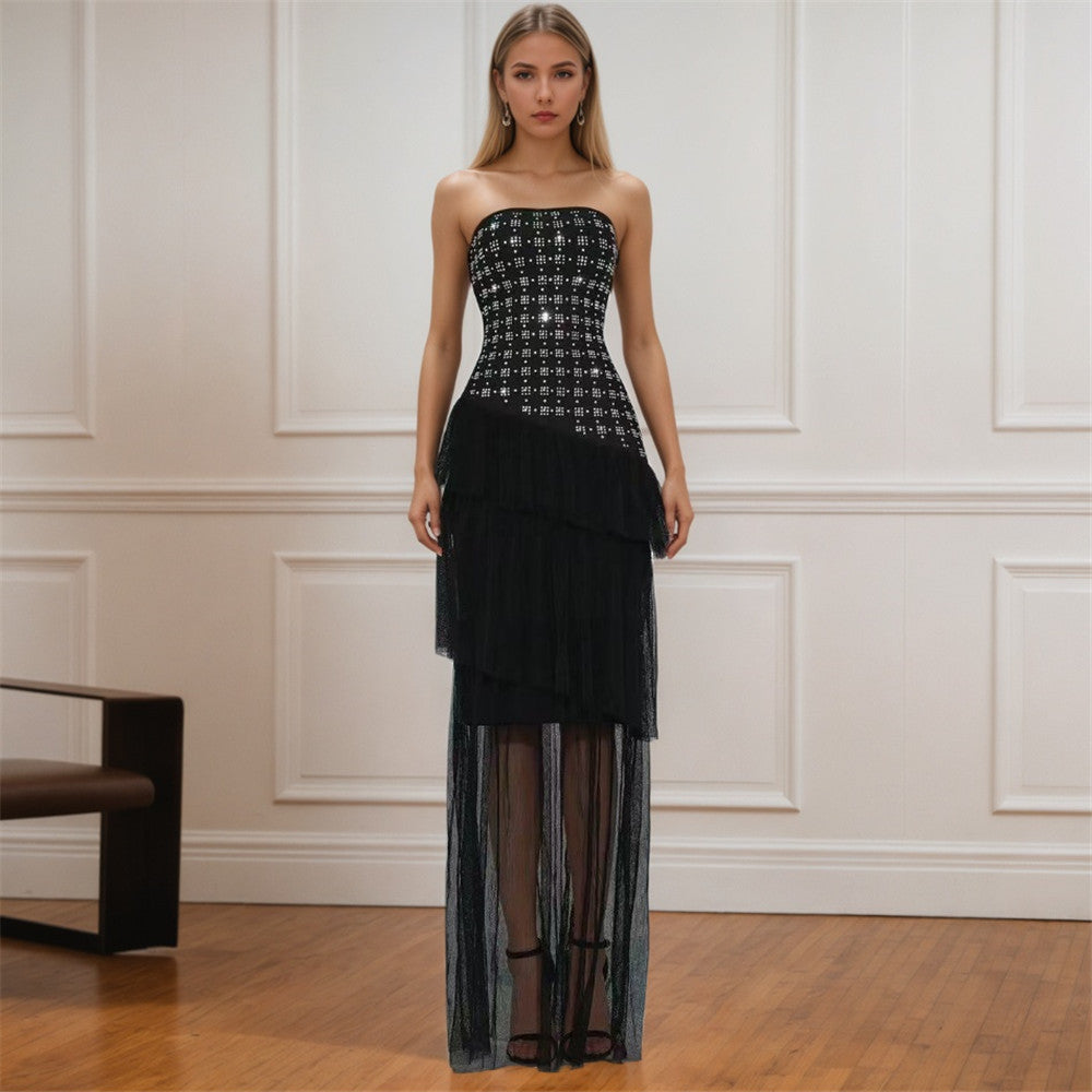 Vestido largo de fiesta con escote en V y tirantes finos, diseño de interés especial, con diamantes de imitación y costuras de malla sexy