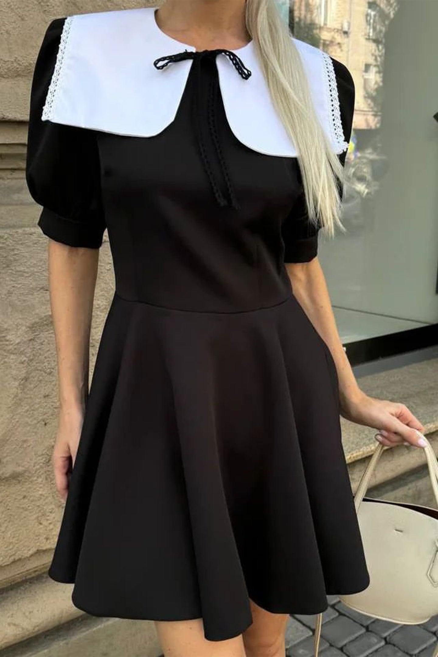 Minivestido con mangas abullonadas y cuello de muñeca de Chloe
