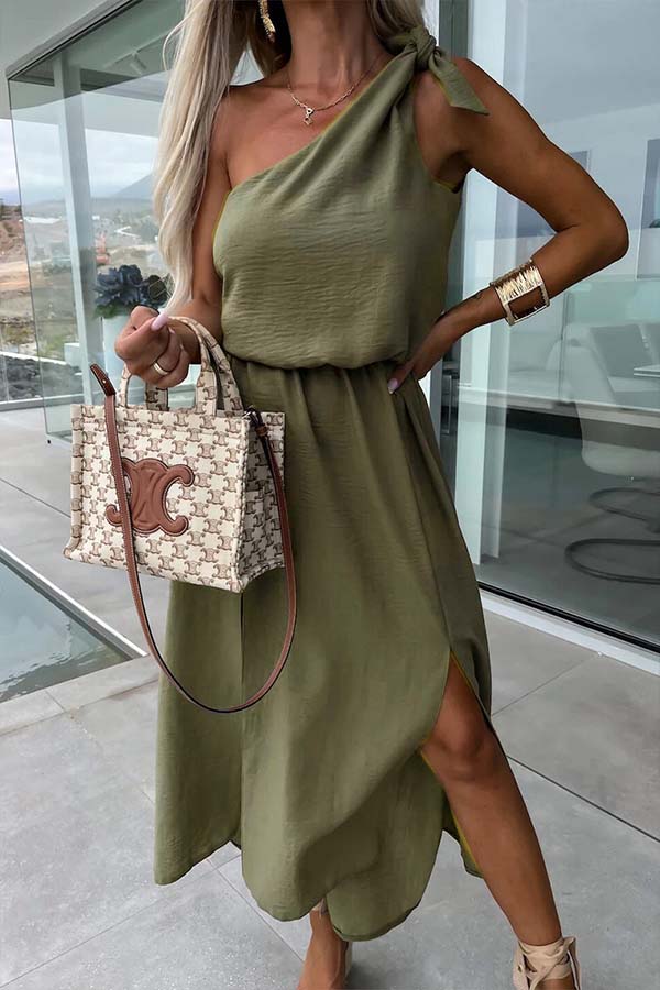 Vestido informal sin mangas con cuello oblicuo y vendaje liso
