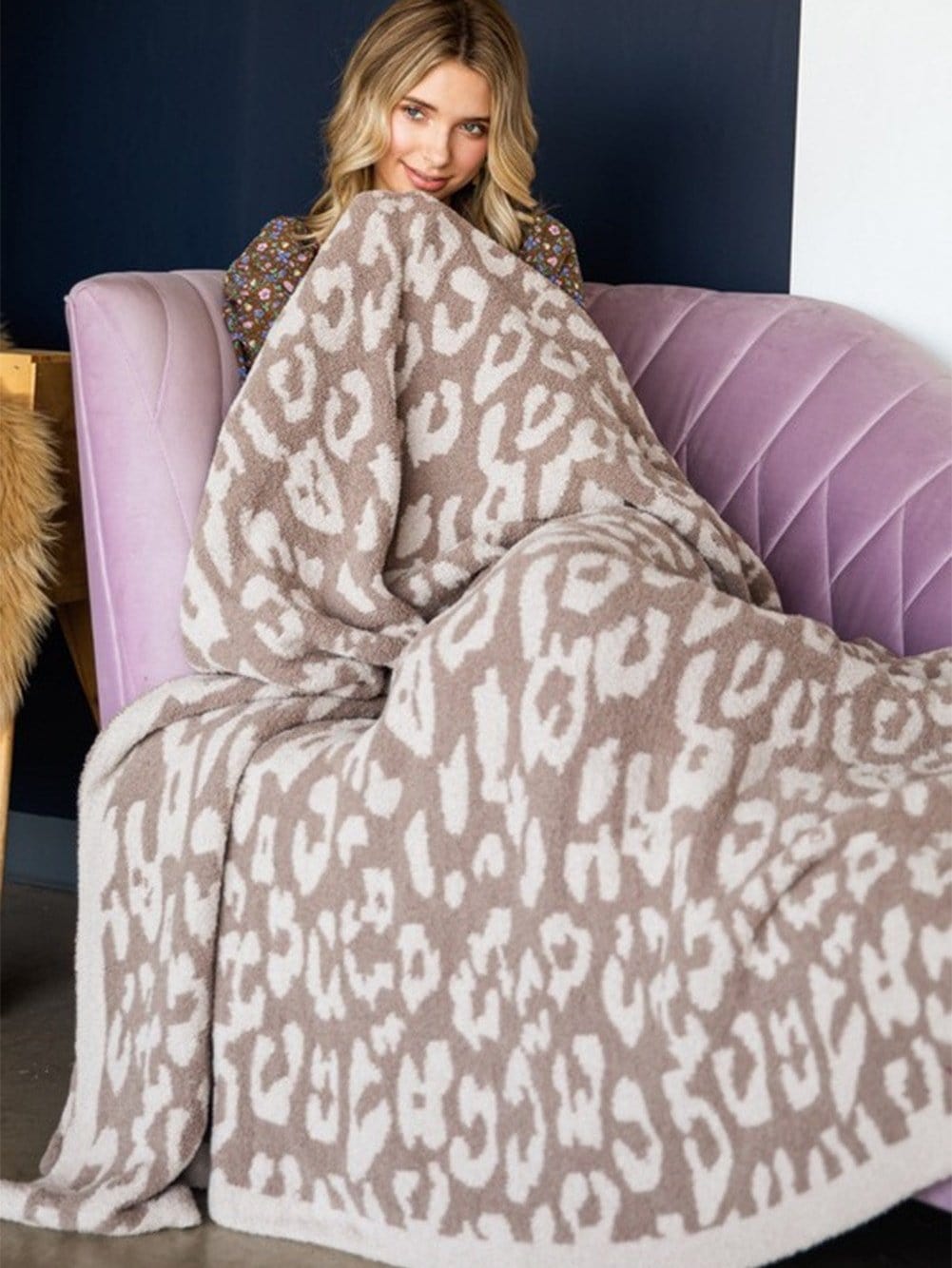 Leopard Print Cozy Fleece Blanket - Stylish and Warm