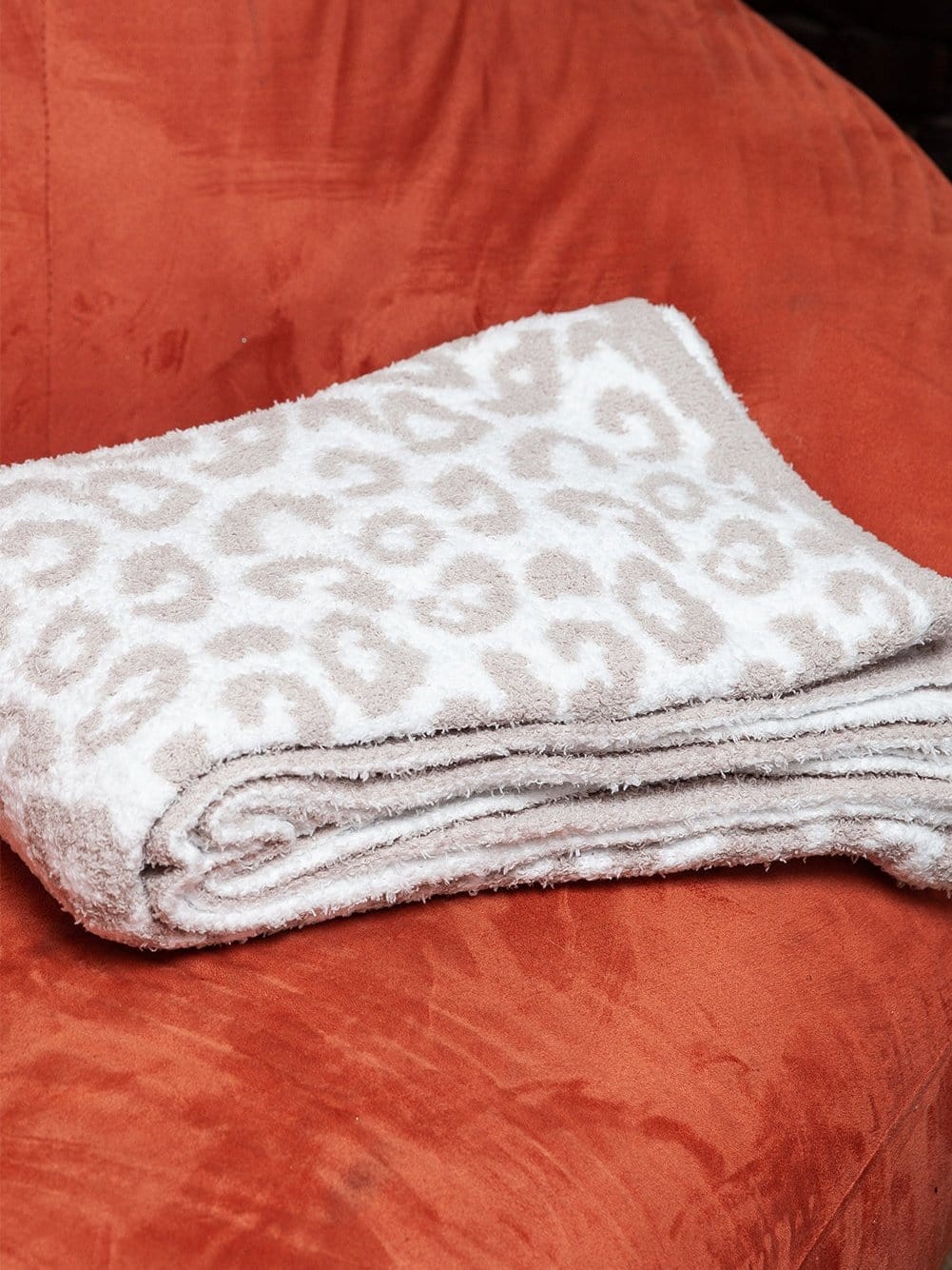 Leopard Print Cozy Fleece Blanket - Stylish and Warm
