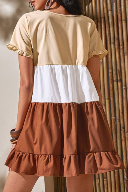 Vestido mini plisado con cuello redondo, abertura en la costura y bloques de color