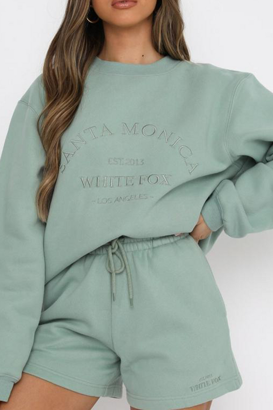 Tops casuales con cuello redondo y letras bordadas