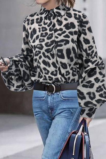 Tops con cuello vuelto y hebilla de leopardo