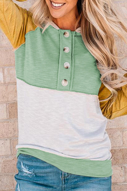 Sudadera con capucha y cuello mandarín en contraste con bloques de color a la moda