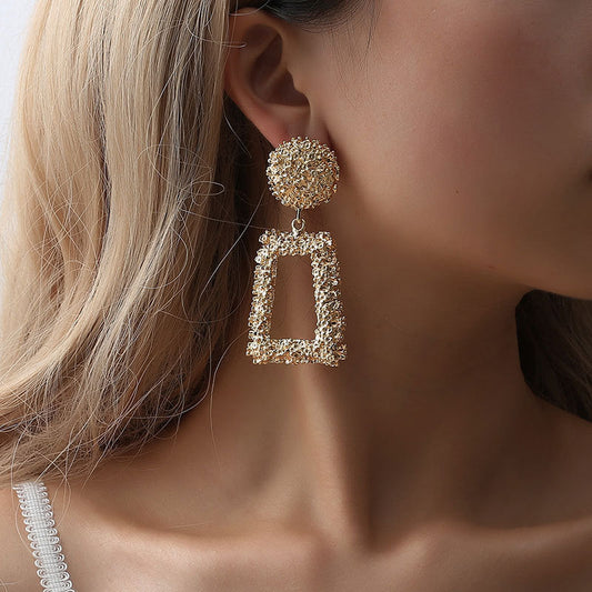 Pendientes elegantes de patchwork geométrico de calle