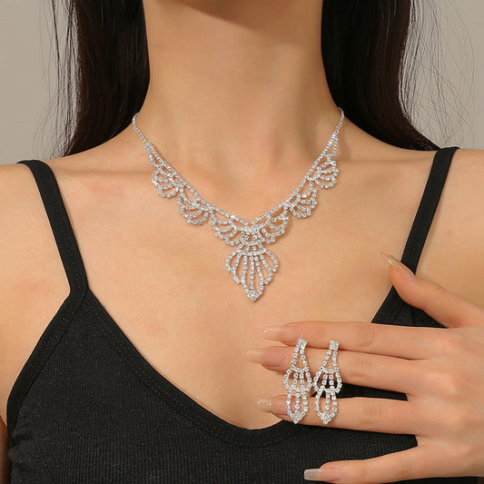 Elegante simplicidad sólida ahuecada (con collares y aretes)