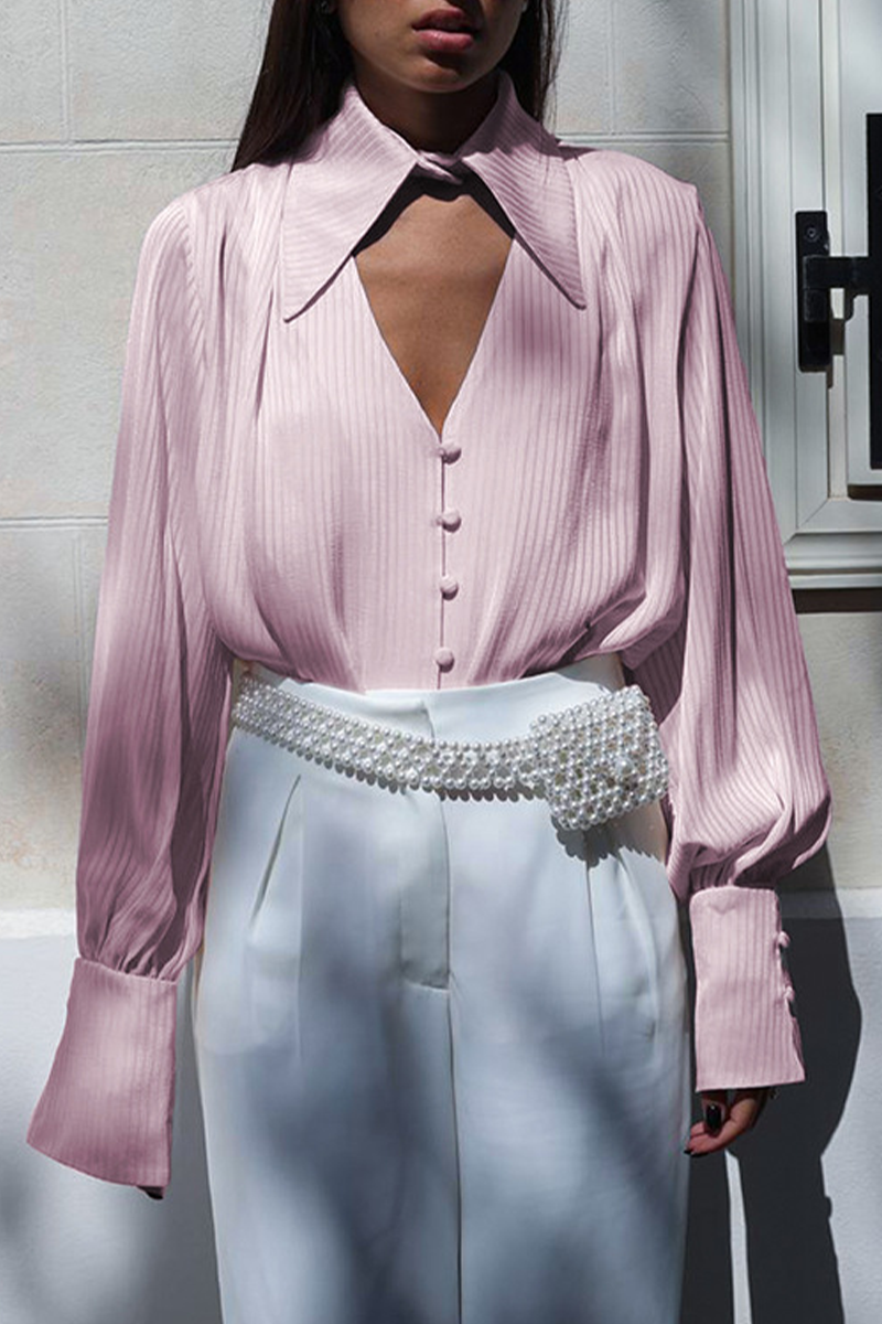 Blusa elegante de cuello vuelto con botones a rayas de estilo británico