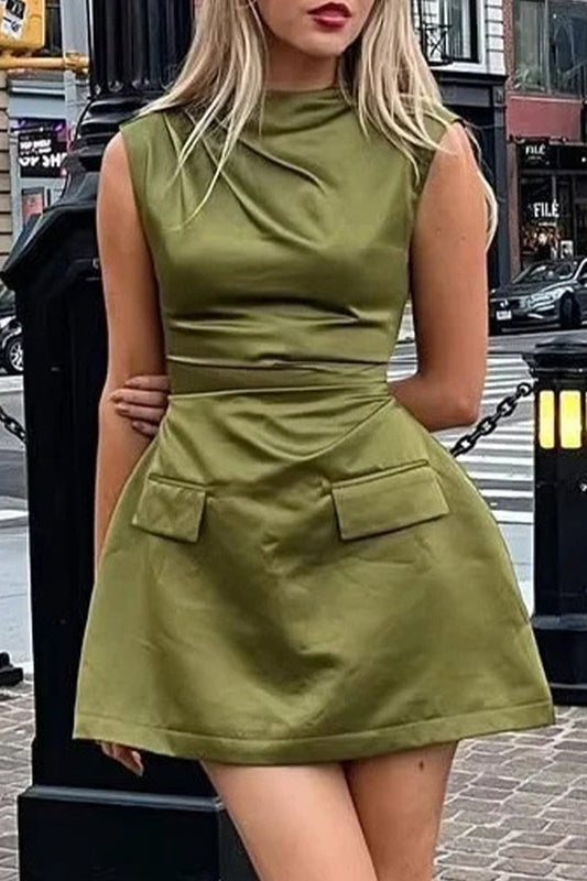 Vestido Street Simplicity de cuello redondo, sin mangas y con pliegues lisos