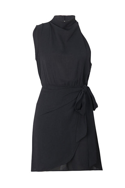 Elegante vestido liso sin mangas con cuello halter y frenillo