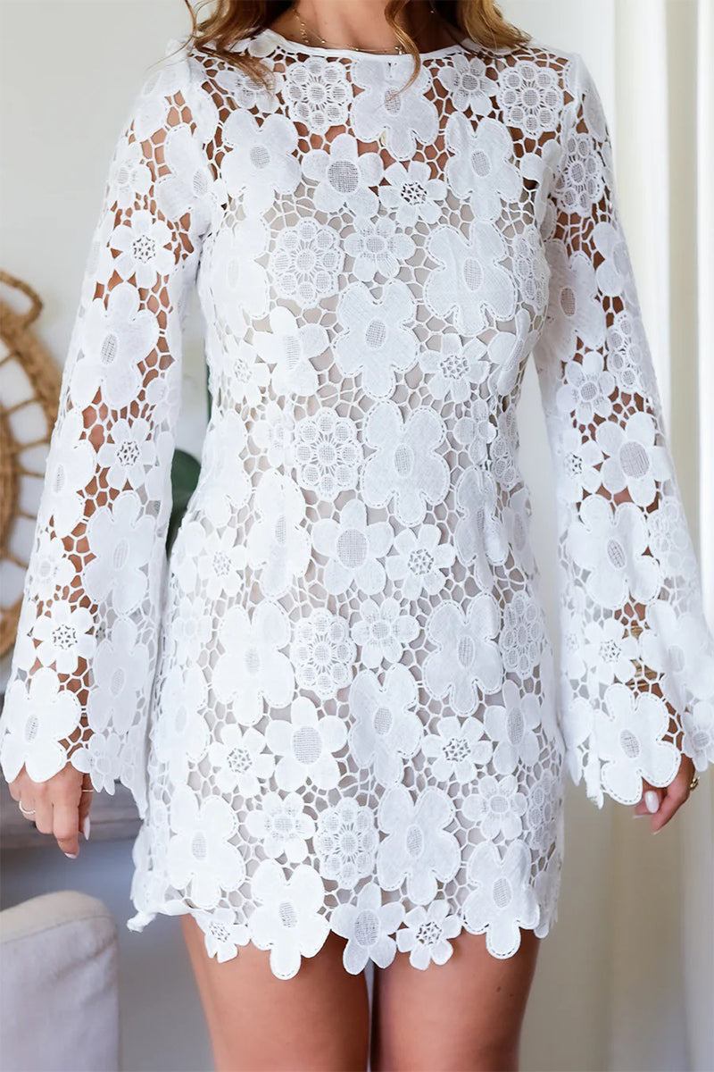Vestidos sexis de manga larga con escote redondo y flores caladas en la espalda