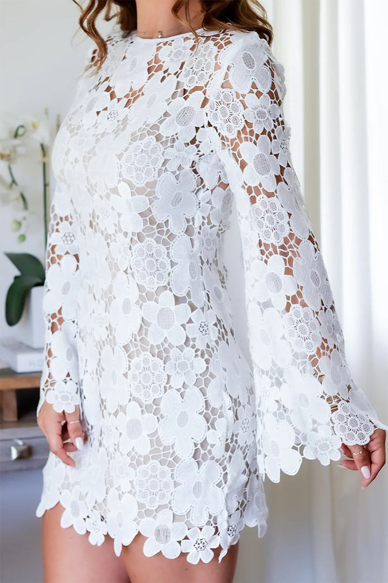 Vestidos sexis de manga larga con escote redondo y flores caladas en la espalda