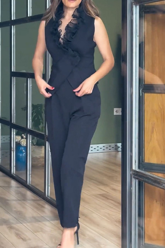Conjunto informal de dos piezas con cuello en V y volantes sin mangas
