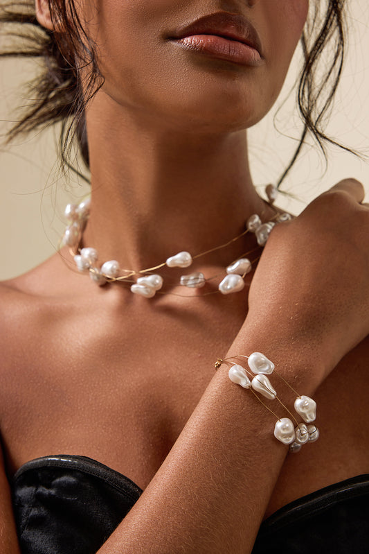 Conjunto de collar multicapa de perlas sintéticas y pulsera de cuentas 
