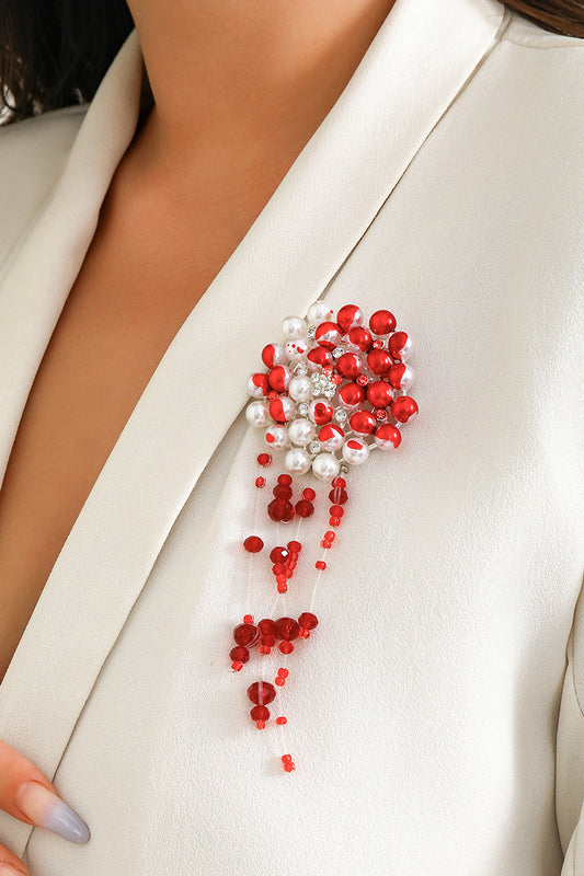 Broche de perla que gotea sangre