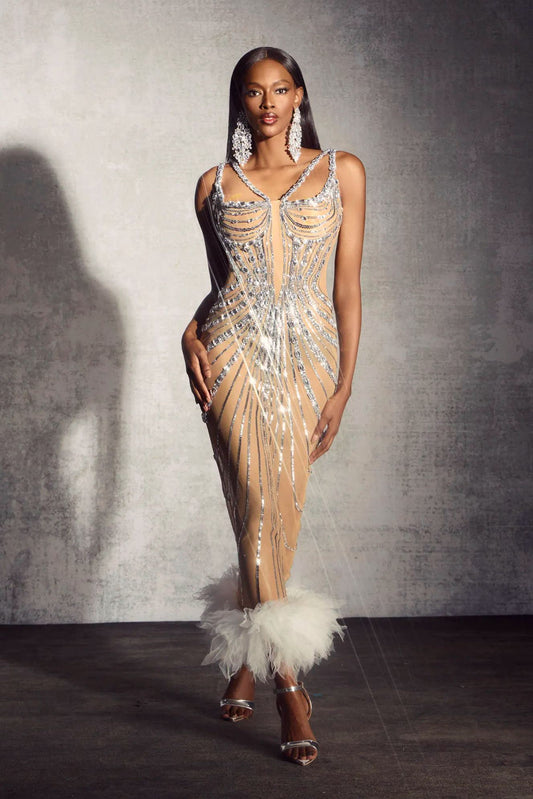 Vestido largo Lena con ribete de plumas y adornos de diamantes de imitación 