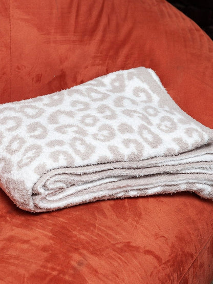 Leopard Print Cozy Fleece Blanket - Stylish and Warm
