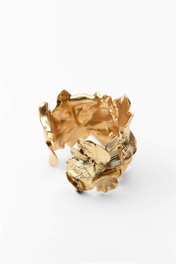 Pulsera de flores con textura metálica 